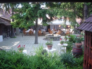 130282_udvar.jpg