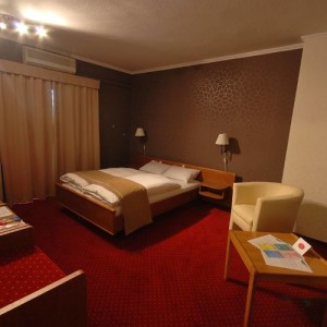 200418_hotel_szoba2.jpg