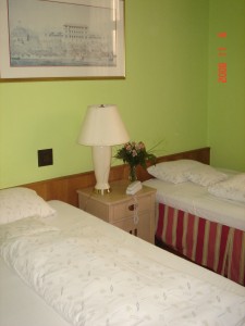 201131_twin_room.jpg