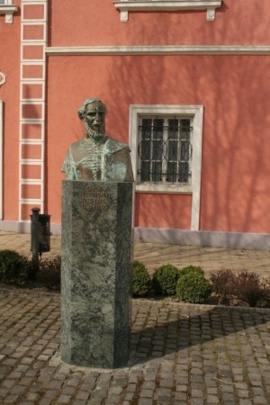 301449_szobor.jpg