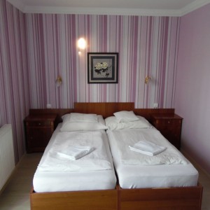 303174_hotelcontinent_szoba.jpg