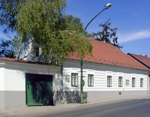 307635_307035_emlekhaz.jpg