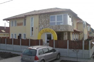 310527_Camino_Panzio_bejarat.jpg